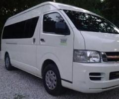 Renta de camionetas de pasajeros Toyota Hiace con chófer - México DF