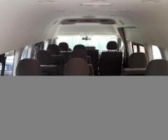 Renta de camionetas de pasajeros Toyota Hiace con chófer - México DF