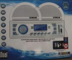 Estéreo marino dual mxcp42 lee mp3, wma, usb, aux, no cd, incluye 2 bocinas  - Merida